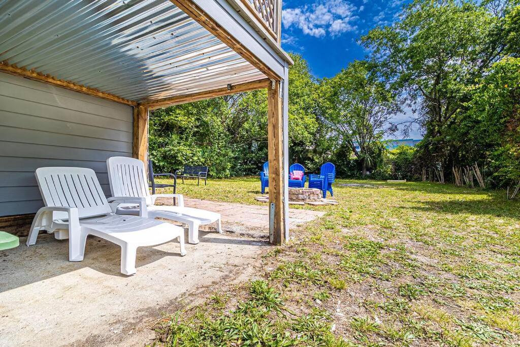 Gorgeous Centrally Located Ocean View 2 King, Huge Private Yard & Deck, Firepit, Bbq, & Game Tables Μιρτλ Μπιτς Εξωτερικό φωτογραφία