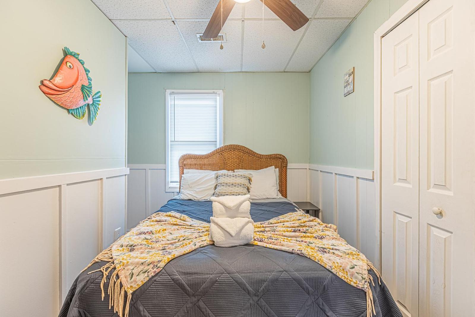 Gorgeous Centrally Located Ocean View 2 King, Huge Private Yard & Deck, Firepit, Bbq, & Game Tables Μιρτλ Μπιτς Εξωτερικό φωτογραφία