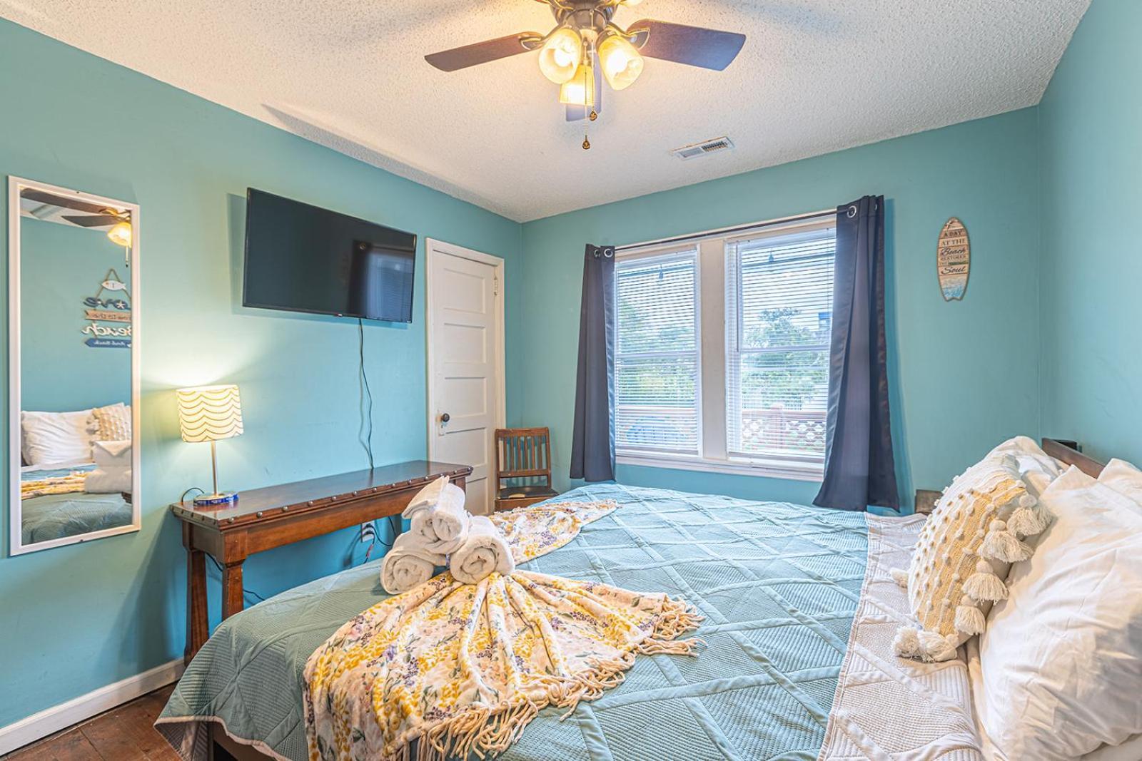 Gorgeous Centrally Located Ocean View 2 King, Huge Private Yard & Deck, Firepit, Bbq, & Game Tables Μιρτλ Μπιτς Εξωτερικό φωτογραφία