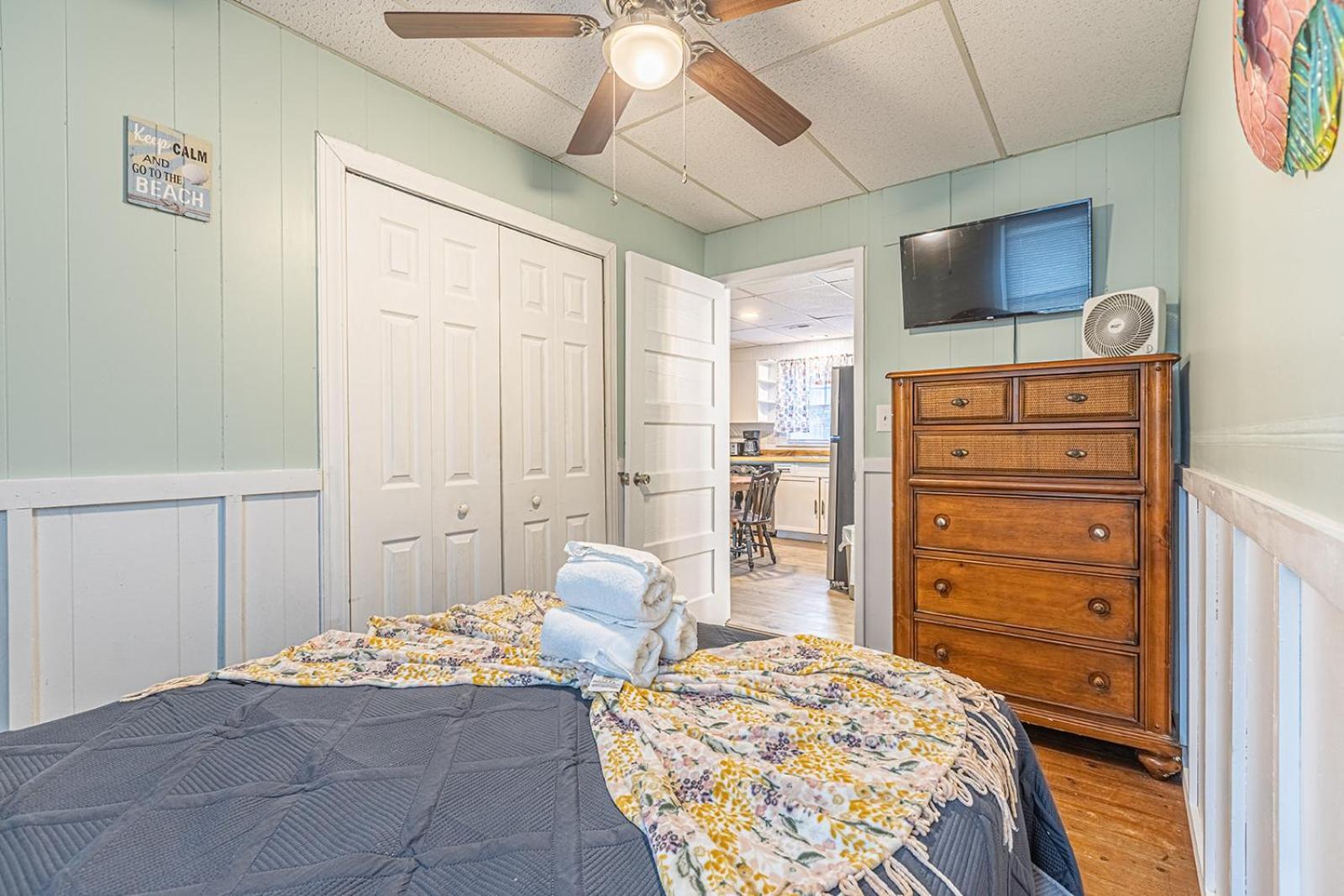 Gorgeous Centrally Located Ocean View 2 King, Huge Private Yard & Deck, Firepit, Bbq, & Game Tables Μιρτλ Μπιτς Εξωτερικό φωτογραφία