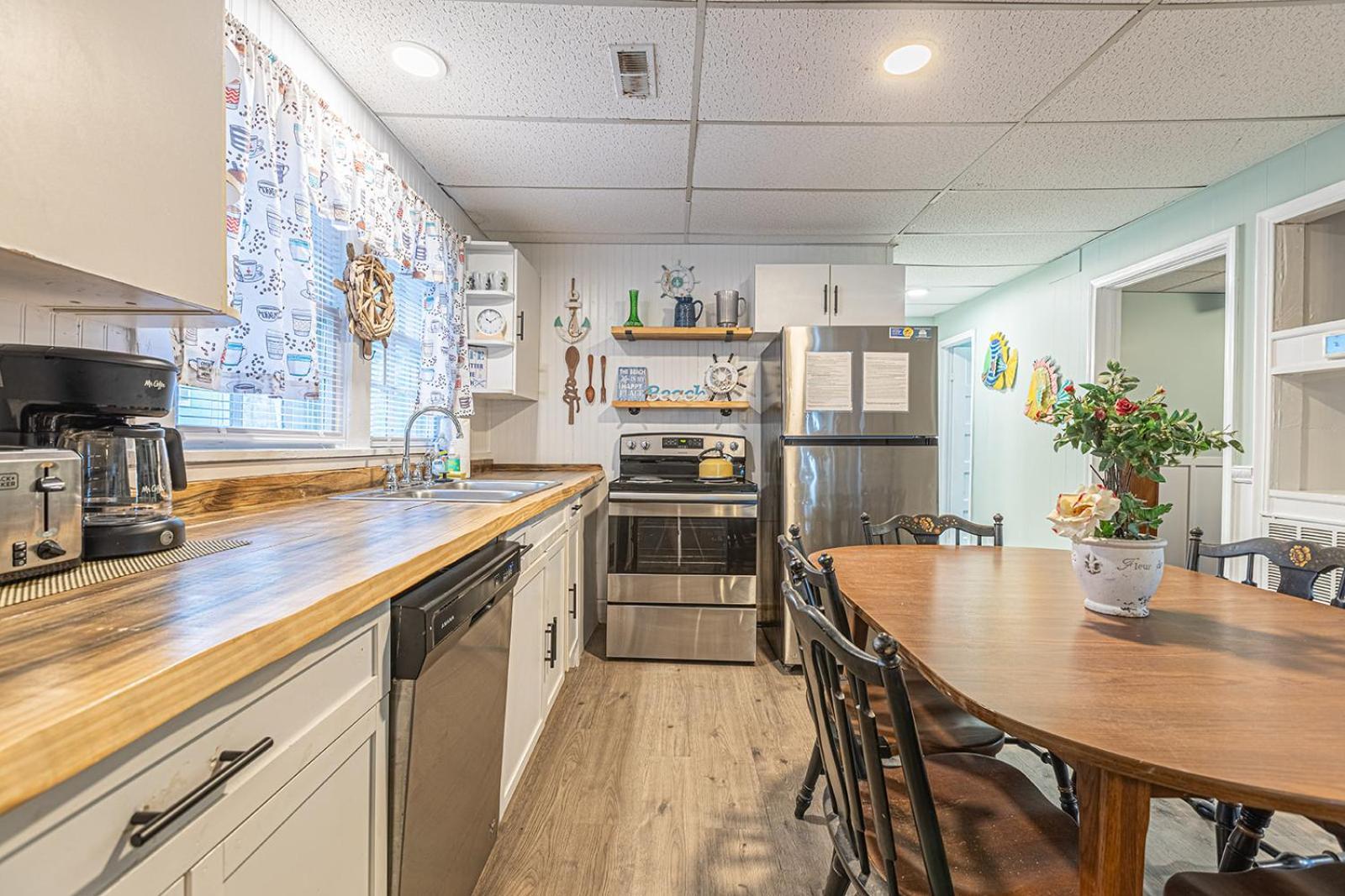 Gorgeous Centrally Located Ocean View 2 King, Huge Private Yard & Deck, Firepit, Bbq, & Game Tables Μιρτλ Μπιτς Εξωτερικό φωτογραφία