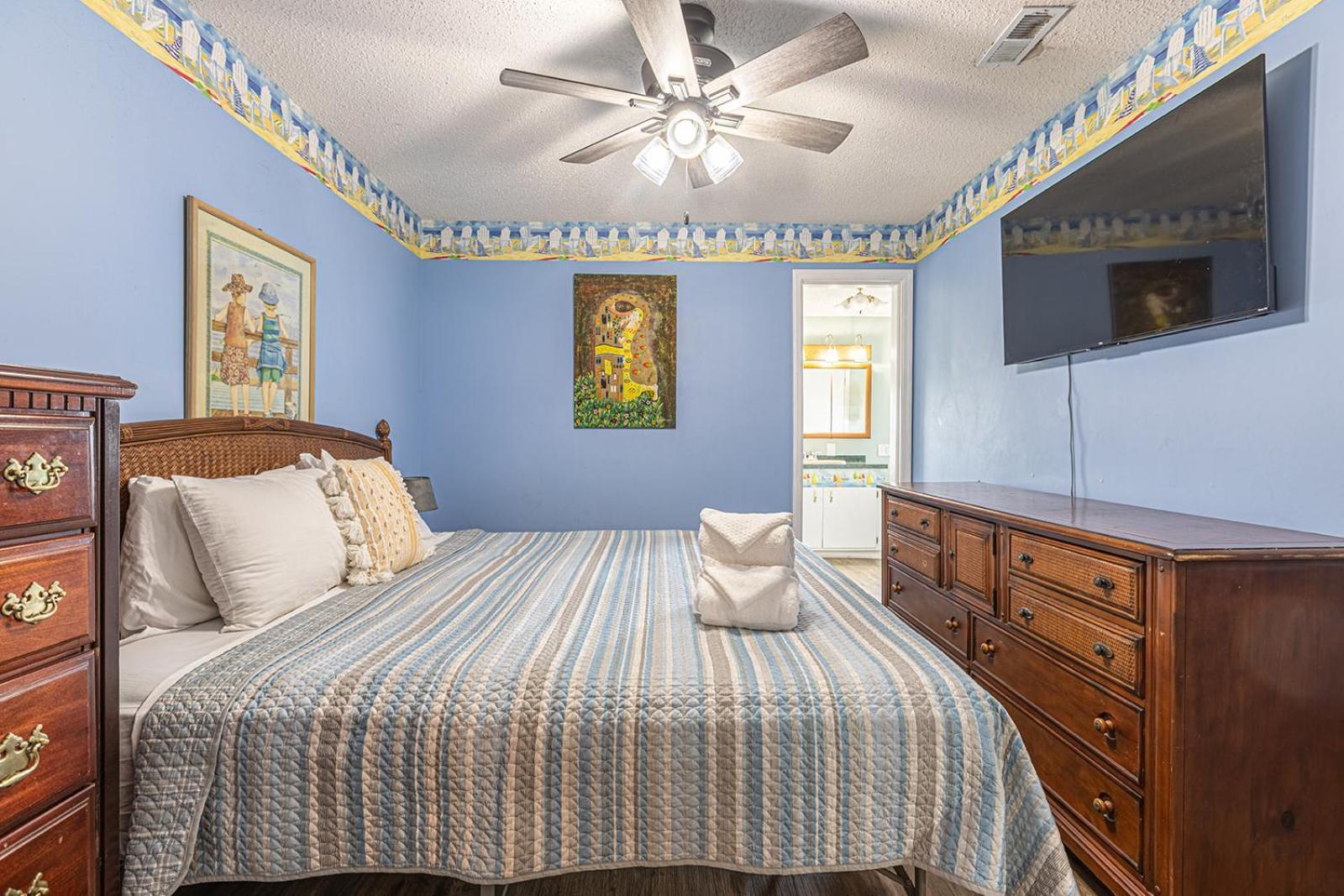 Gorgeous Centrally Located Ocean View 2 King, Huge Private Yard & Deck, Firepit, Bbq, & Game Tables Μιρτλ Μπιτς Εξωτερικό φωτογραφία