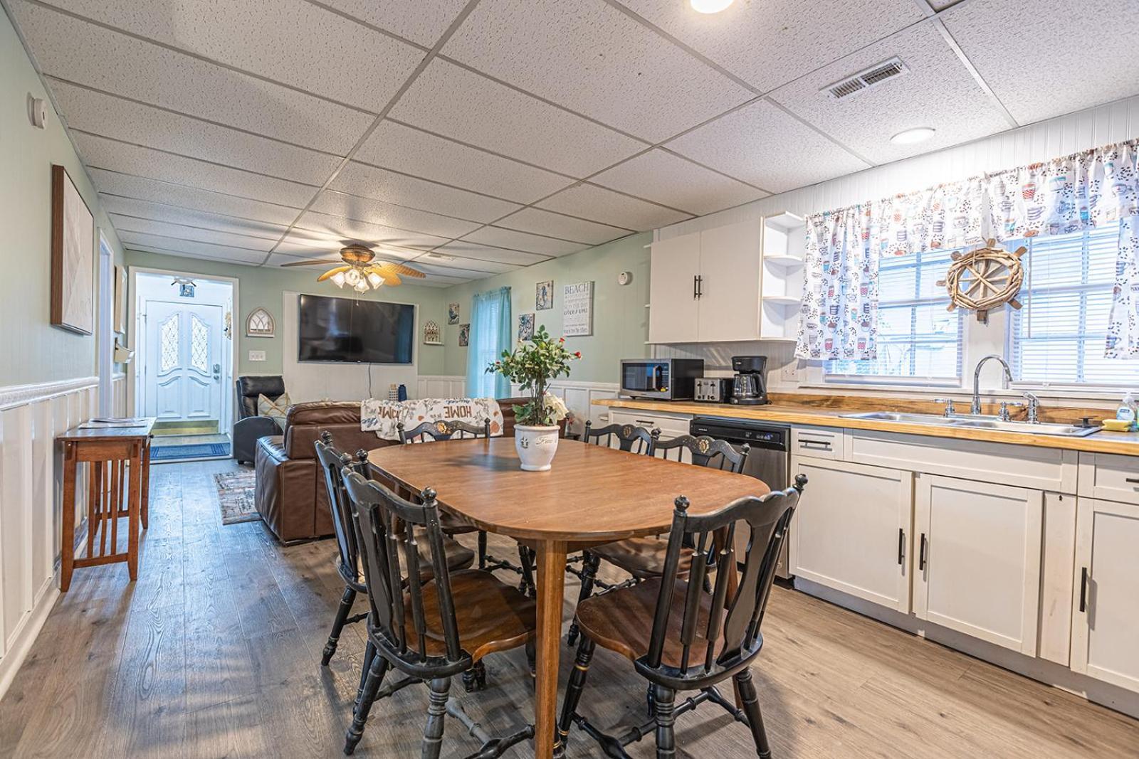 Gorgeous Centrally Located Ocean View 2 King, Huge Private Yard & Deck, Firepit, Bbq, & Game Tables Μιρτλ Μπιτς Εξωτερικό φωτογραφία