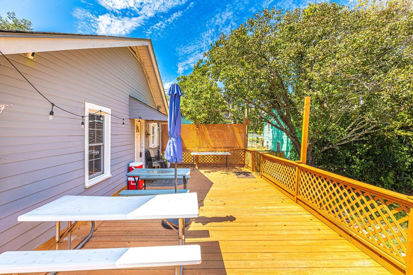 Gorgeous Centrally Located Ocean View 2 King, Huge Private Yard & Deck, Firepit, Bbq, & Game Tables Μιρτλ Μπιτς Εξωτερικό φωτογραφία
