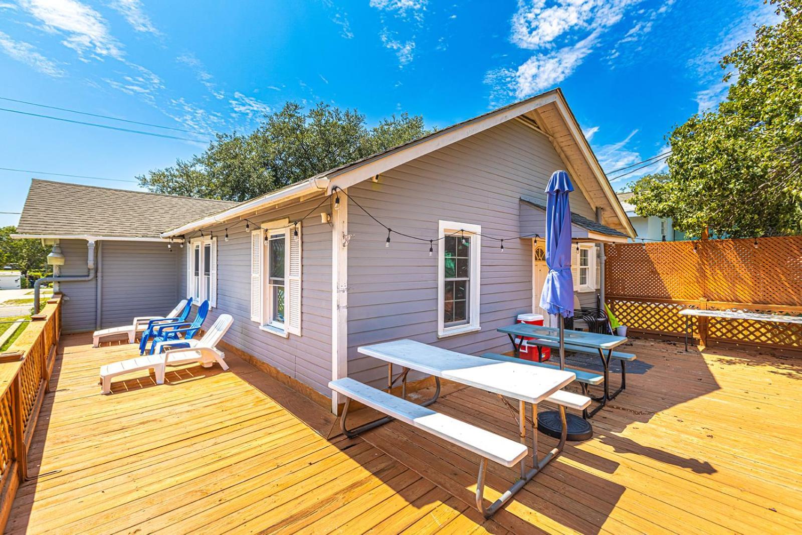 Gorgeous Centrally Located Ocean View 2 King, Huge Private Yard & Deck, Firepit, Bbq, & Game Tables Μιρτλ Μπιτς Εξωτερικό φωτογραφία
