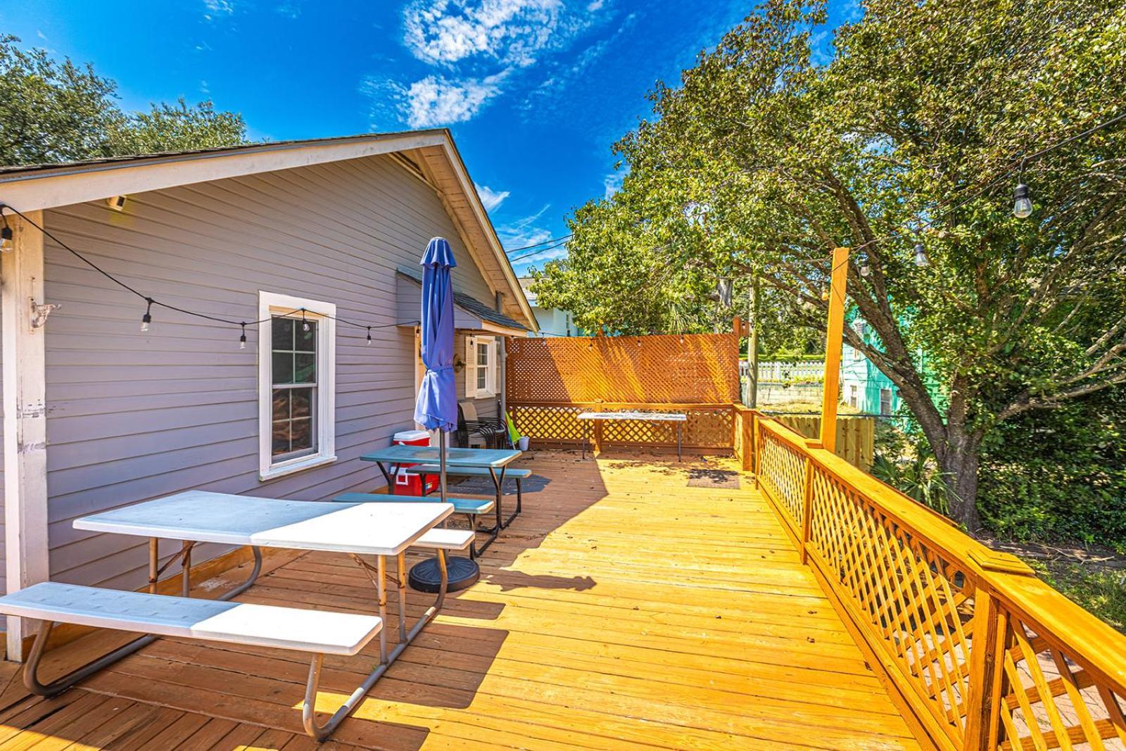 Gorgeous Centrally Located Ocean View 2 King, Huge Private Yard & Deck, Firepit, Bbq, & Game Tables Μιρτλ Μπιτς Εξωτερικό φωτογραφία